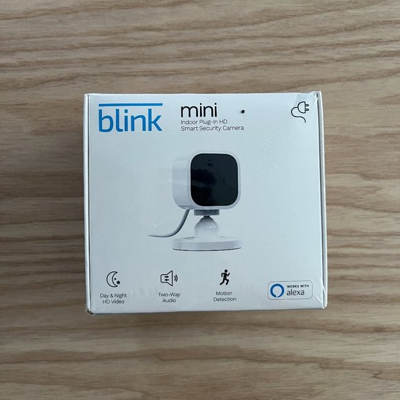 Blink Mini White Compact Indoor Smart Security Camera, 1080p HD video - Unopened - Picture 1 of 5